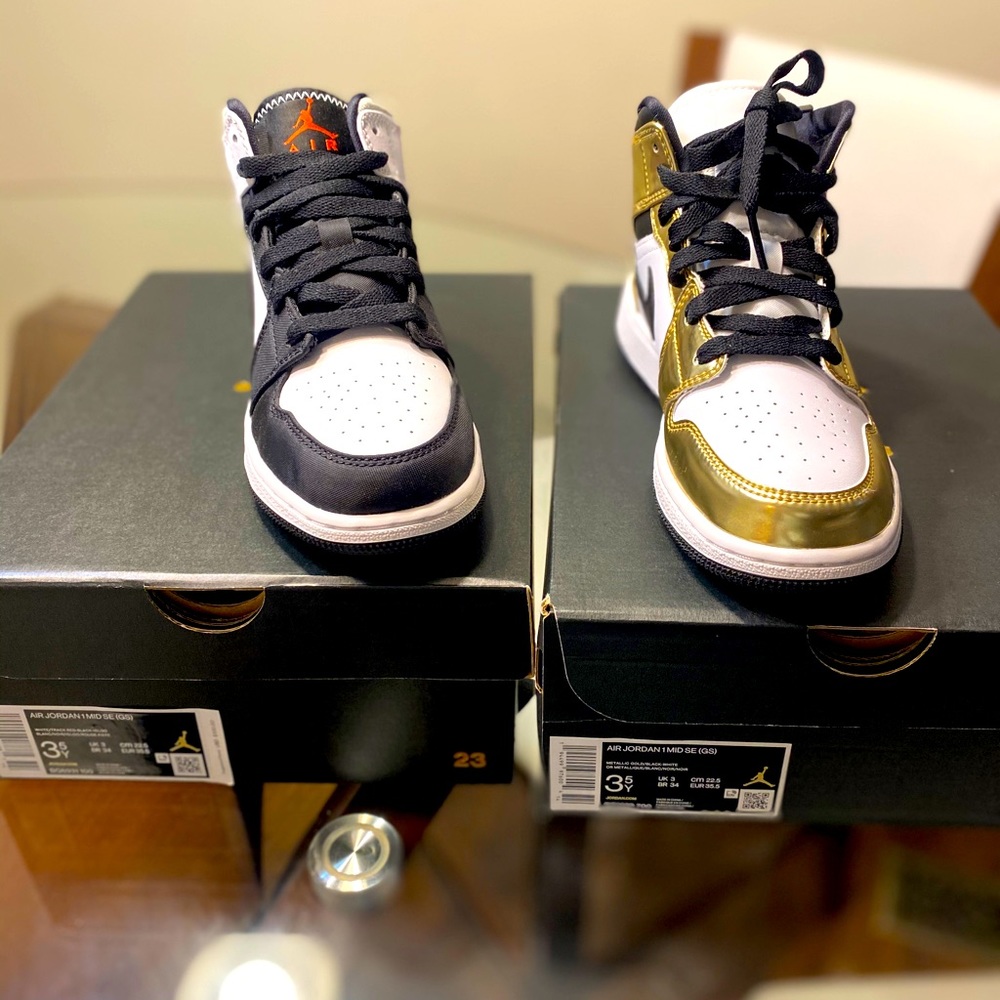 Sneakers